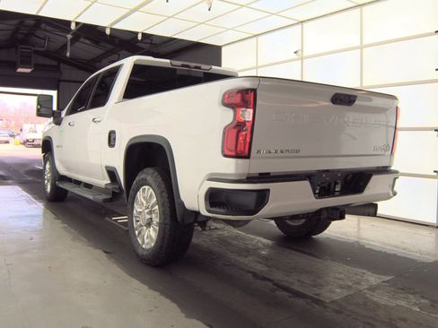 Used 2022 Chevrolet Silverado 2500 High Country w/ Safety Package II image 8