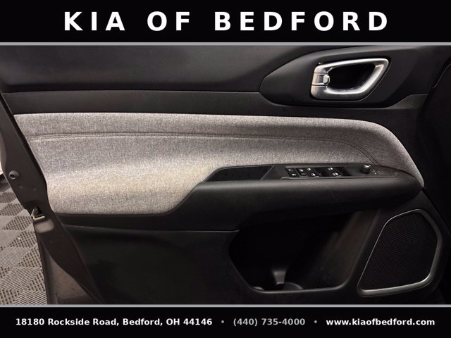 Used 2023 Jeep Compass Latitude AWD/4WD image 12