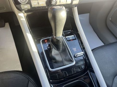 Used 2023 Jeep Compass Limited image 22