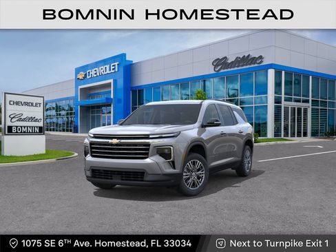 Used 2026 Chevrolet Traverse LT FWD image 1