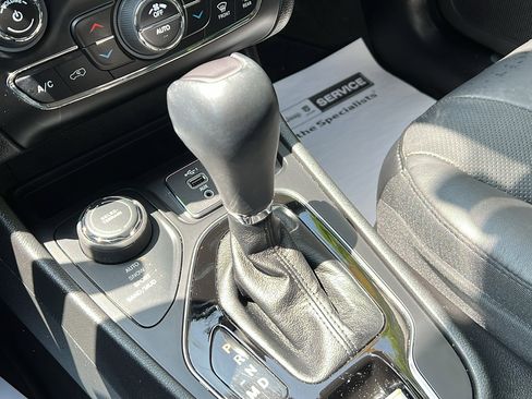 Used 2021 Jeep Cherokee Limited image 20