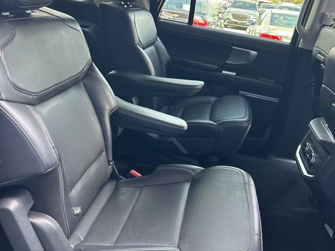 Used 2025 Ford Expedition Max Platinum AWD/4WD image 18