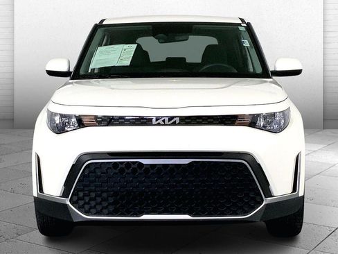 Used 2025 Kia Soul LX image 2