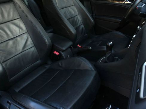 Used 2010 Volkswagen GTI 4-Door image 27