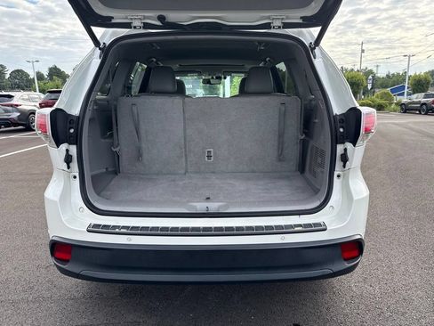 Used 2016 Toyota Highlander Limited w/ Driver Technology Package AWD/4WD image 4