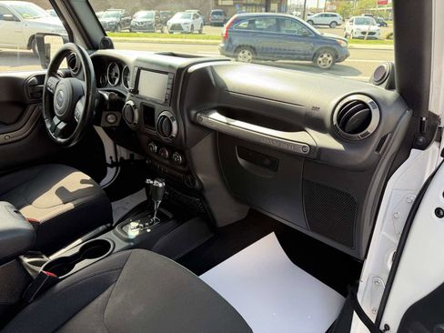 Used 2014 Jeep Wrangler Sport AWD/4WD image 17