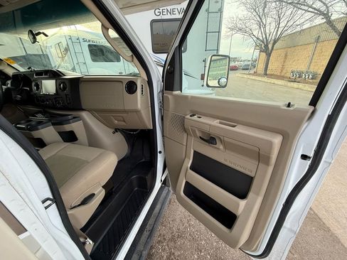 Used 2015 Ford E-450 and Econoline 450 Super Duty w/ Motorhome Prep Package image 17