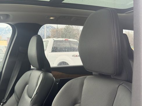 Used 2025 Volvo XC90 B6 Ultra image 11