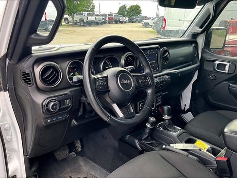 Used 2023 Jeep Wrangler Unlimited w/ Cold Weather Group AWD/4WD image 9