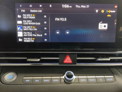 Used 2025 Hyundai Elantra SEL FWD image 25