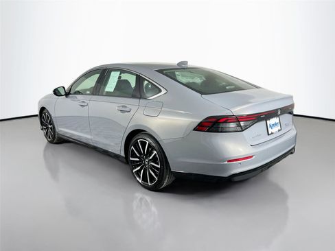 Used 2025 Honda Accord Touring image 4