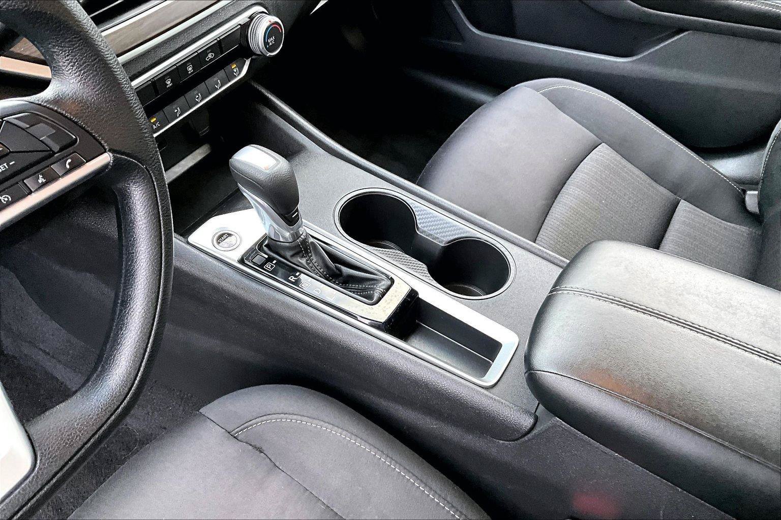 Used 2025 Nissan Altima 2.5 SV FWD image 18