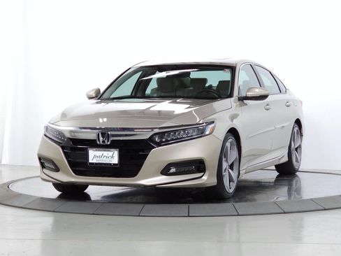 Used 2018 Honda Accord Touring image 3