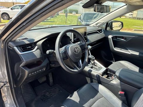 Used 2020 Toyota RAV4 Limited FWD image 28