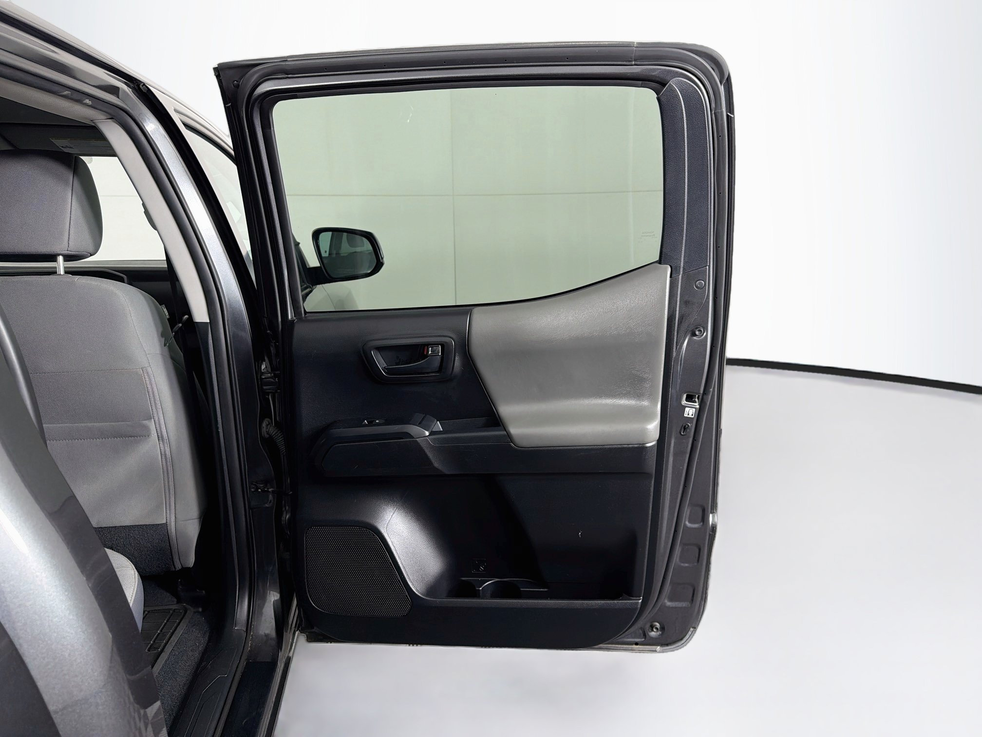 Used 2019 Toyota Tacoma SR w/ SR Convenience Package AWD/4WD image 28