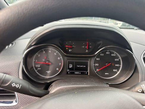 Used 2019 Chevrolet Cruze LT w/ Convenience Package FWD image 9