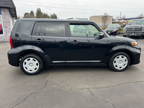 Used 2014 Scion xB image 11