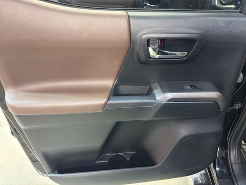 Used 2016 Toyota Tacoma Limited w/ Towing Package image 26