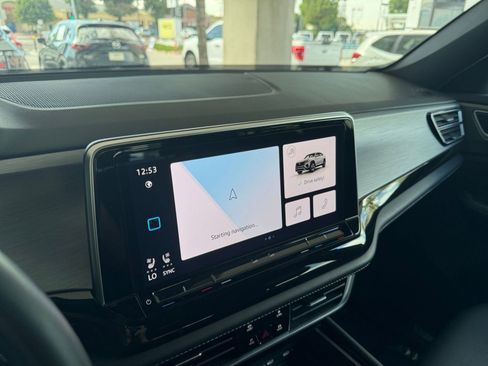 Used 2025 Volkswagen Atlas Cross Sport SE image 18