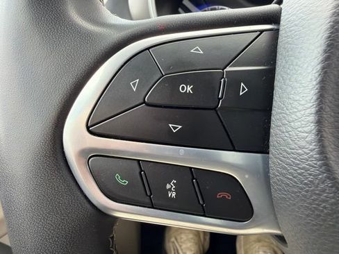 Used 2023 Chrysler Pacifica Touring-L FWD image 50