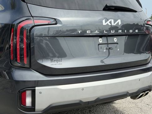 Used 2024 Kia Telluride EX w/ EX Captain's Chair Package FWD image 11