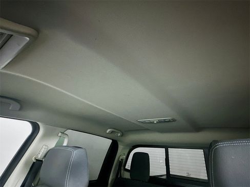 Used 2021 Nissan Titan SV w/ SV Convenience Package image 21