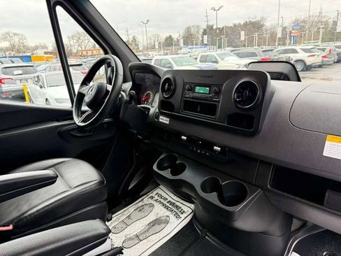 Used 2025 Mercedes-Benz Sprinter 2500 image 33