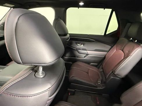 Used 2025 Honda Pilot Black Edition image 38