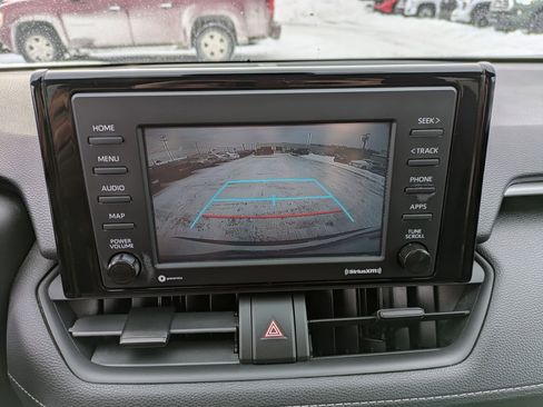 Used 2021 Toyota RAV4 LE image 12