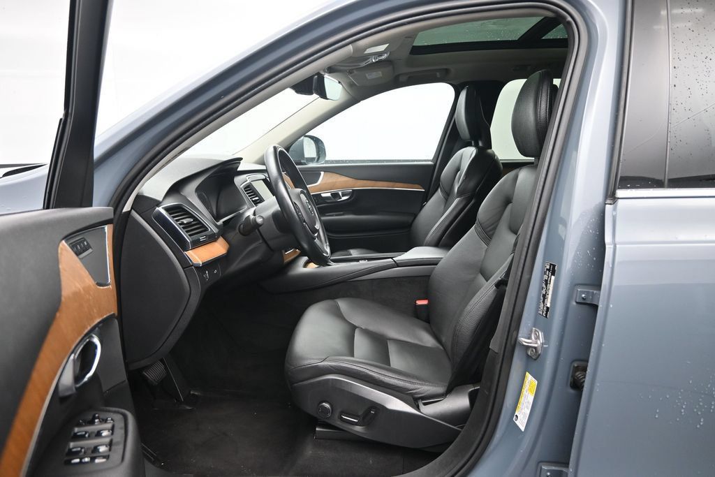 Used 2022 Volvo XC90 T6 Momentum w/ Climate Package AWD/4WD image 22