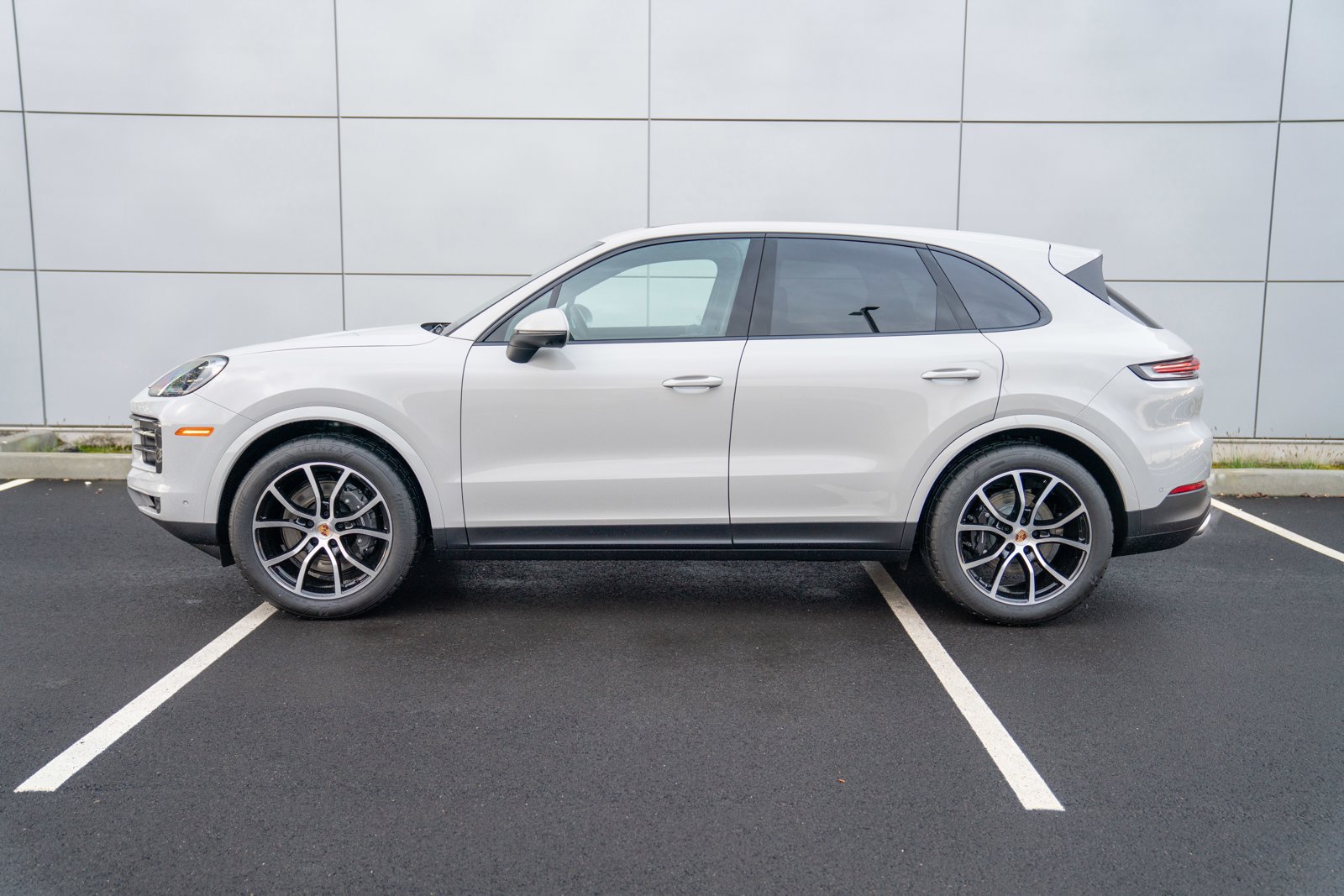 Certified 2026 Porsche Cayenne AWD/4WD image 2