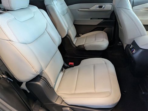 New 2026 Ford Explorer Active w/ Active Comfort Package image 20