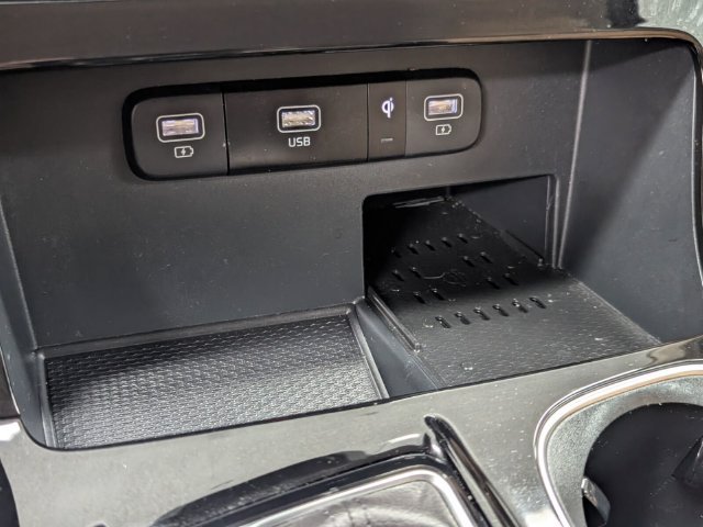 Certified 2024 Kia Carnival EX FWD image 25