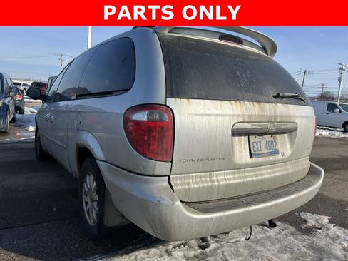 Used 2003 Chrysler Town & Country EX image 24