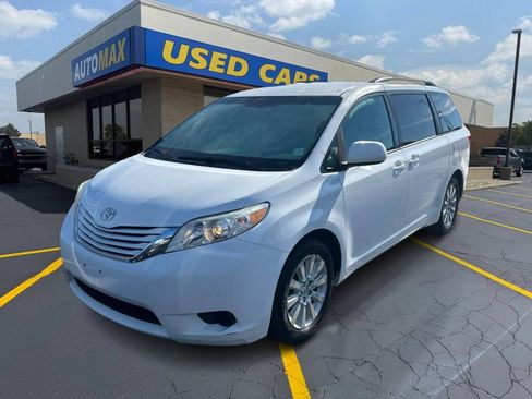 Used 2015 Toyota Sienna LE AWD/4WD image 1