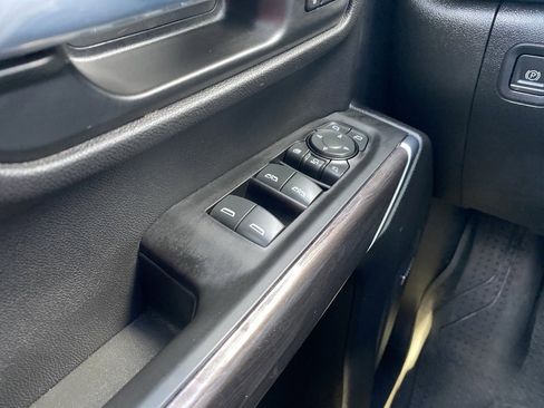 Used 2020 Chevrolet Silverado 2500 LTZ w/ LTZ Convenience Package image 38