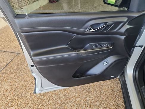 Used 2020 GMC Acadia SLT w/ LPO, Floor Liner Package FWD image 9