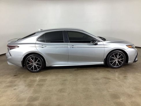 Used 2024 Toyota Camry SE FWD image 7