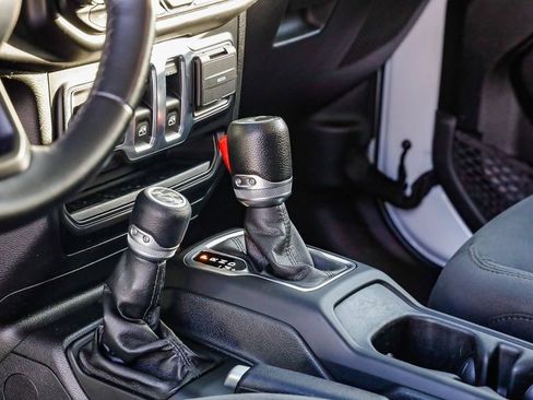 Used 2022 Jeep Wrangler Sport S image 24