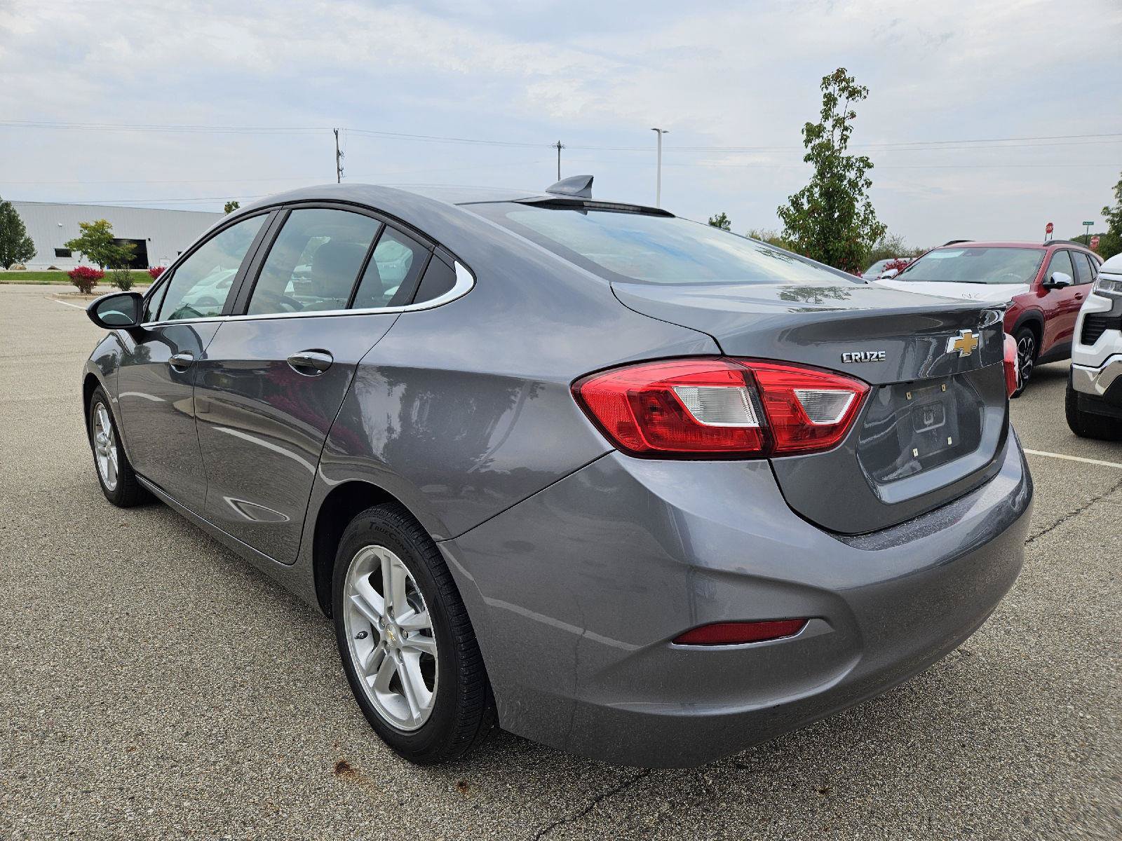 Used 2018 Chevrolet Cruze LT w/ Sun And Sound Package FWD image 5