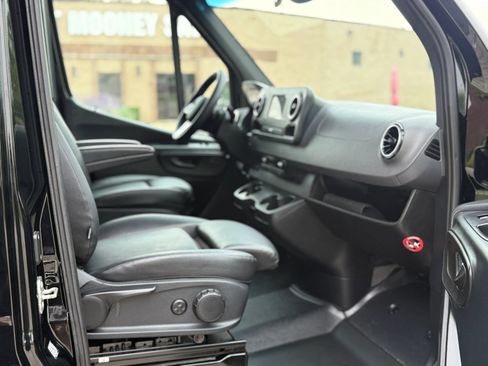 Used 2024 Mercedes-Benz Sprinter 2500 image 13