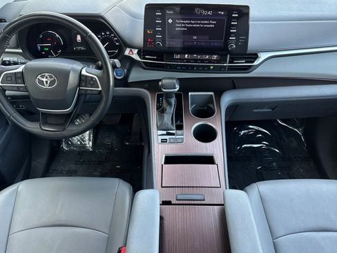 Certified 2023 Toyota Sienna XLE image 18