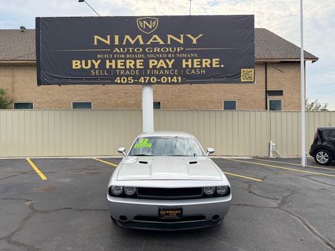 Used 2012 Dodge Challenger SXT RWD image 2