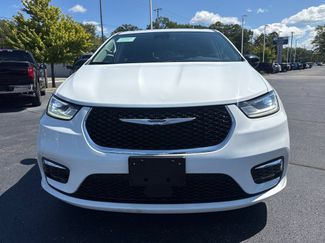 Used 2024 Chrysler Pacifica Limited FWD video 3