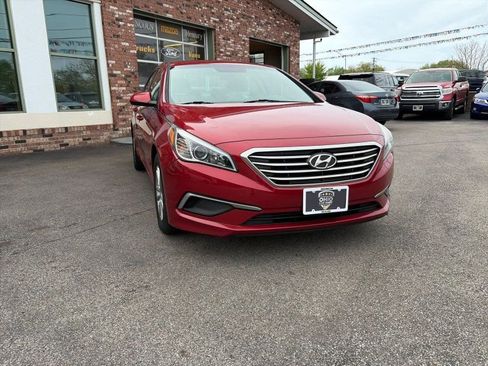 Used 2017 Hyundai Sonata SE FWD image 2
