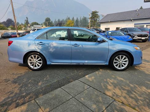 Used 2012 Toyota Camry XLE w/ Leather Pkg FWD image 4