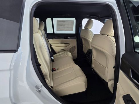 New 2025 Jeep Grand Cherokee Limited image 17