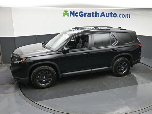 Used 2025 Honda Pilot TrailSport image 24