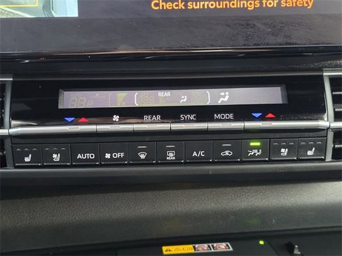 Certified 2025 Toyota Sienna Platinum image 16