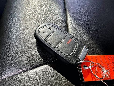 Used 2019 Jeep Cherokee Latitude Plus FWD image 8